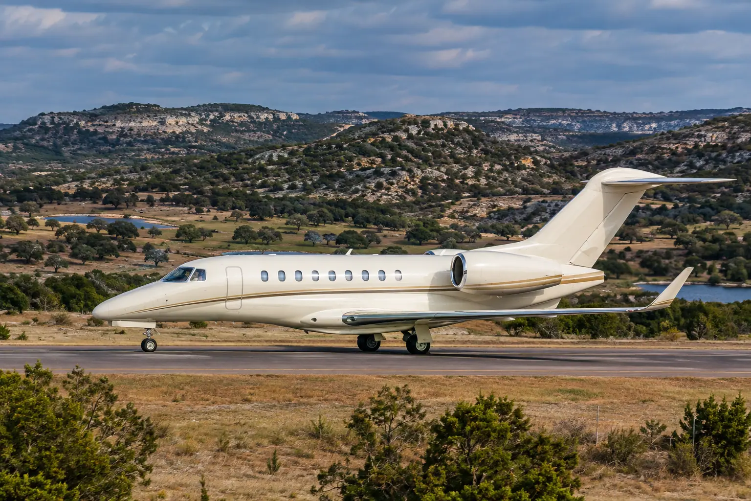 Super-midsize jet on the ramp